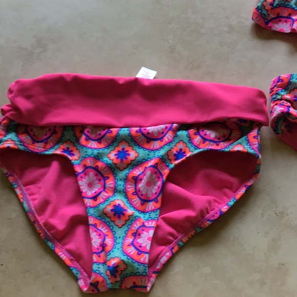 Bathing suits 💕 - Picture 2 of 2